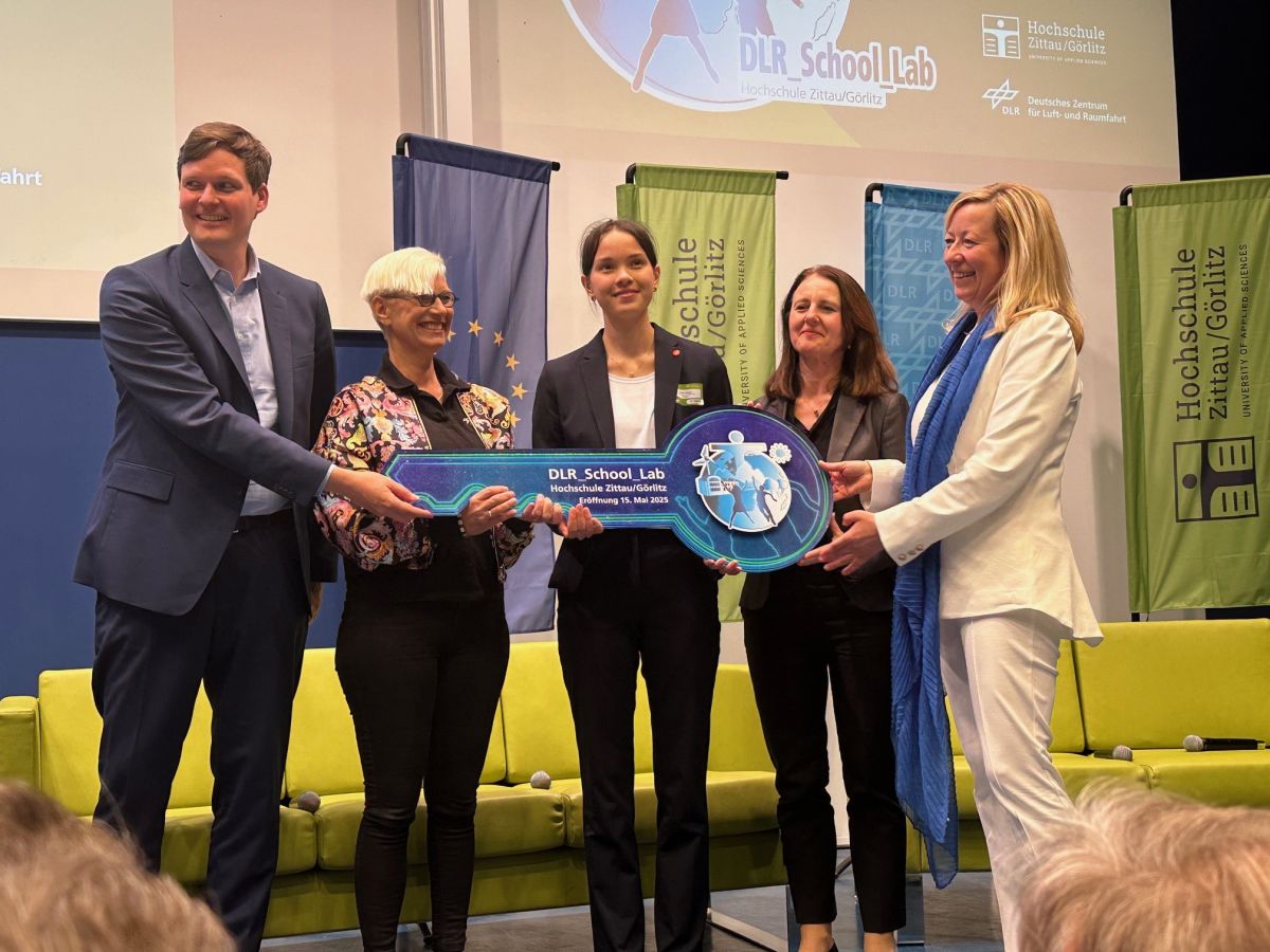 Conrad Clemens, Prof. Dr.-Ing. Anke Kaysser-Pyzalla, Helene Krüger, Prof. Dr. Heike Graßmann, Prof. Dr. Sophia Keil (v.l.n.r.)